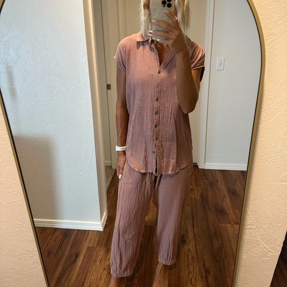 Darling blush pink two piece set 
Olivaceous
Size large​​ - Picture 2 of 10